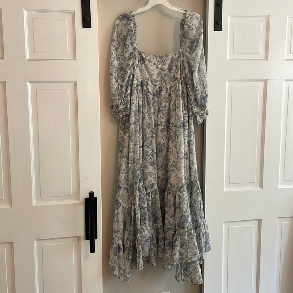Beautiful floral dress with puff sleeves